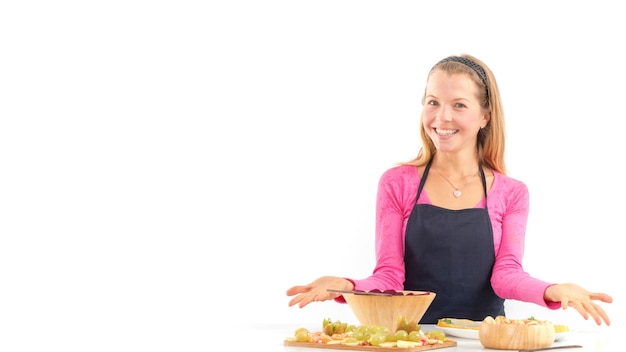 šťastný kuchár pri stole